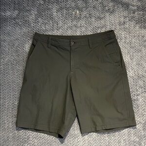 Men's Lululemon Kahuna Shorts Size 36 Olive Green
